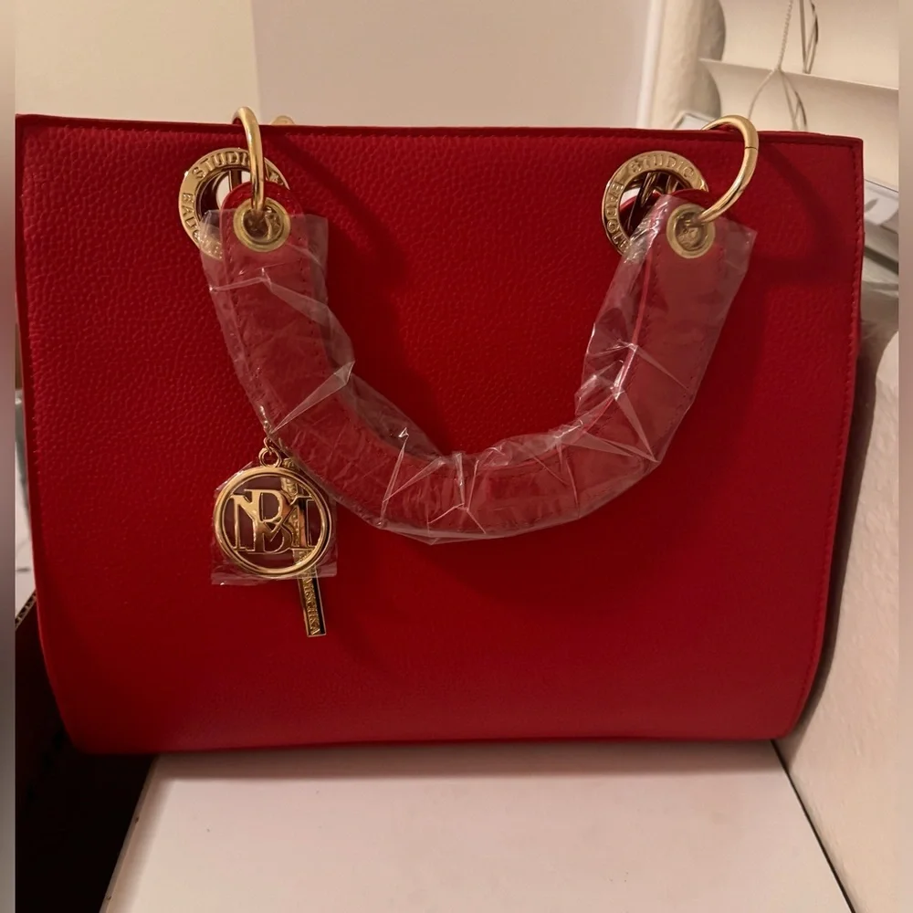 NWT Badgley Mischka Red Tote Vegan Leather Bag Gold Hardware Crossbody - Picture 3 of 8